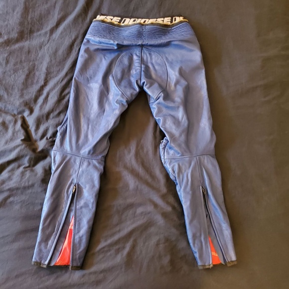 Authentic Dainese 2-Piece Vintage Leather Motorcycle Suit - Made in Italy - Picture 11 of 16